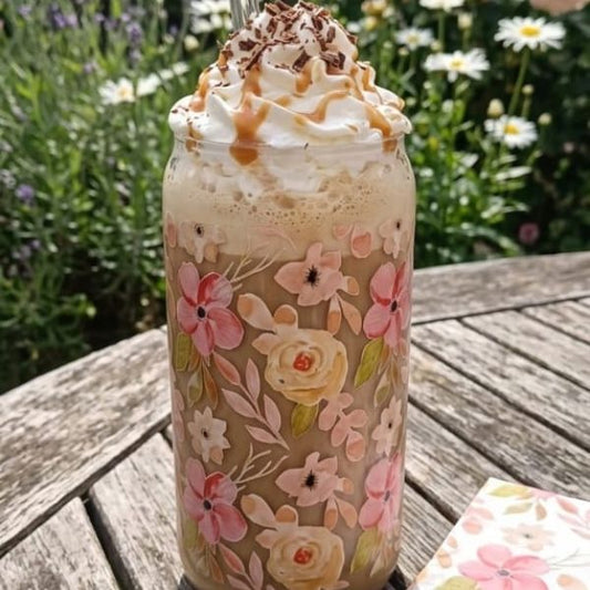 Vaso de cristal con diseño de flores en tonos rosa