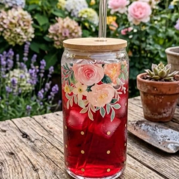 Vaso de cristal con diseño elegante floral