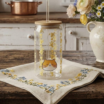 Vaso de cristal con diseño de gatito en tonos amarillos