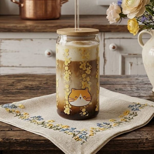 Vaso de cristal con diseño de gatito en tonos amarillos