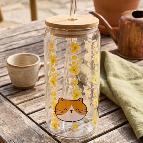 Vaso de cristal con diseño de gatito en tonos amarillos