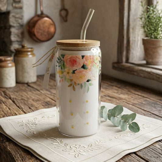 Vaso de cristal con diseño elegante floral