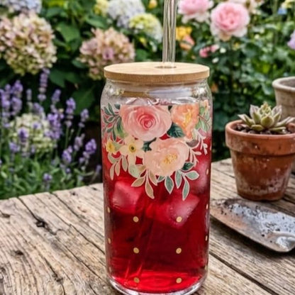 Vaso de cristal con diseño elegante floral